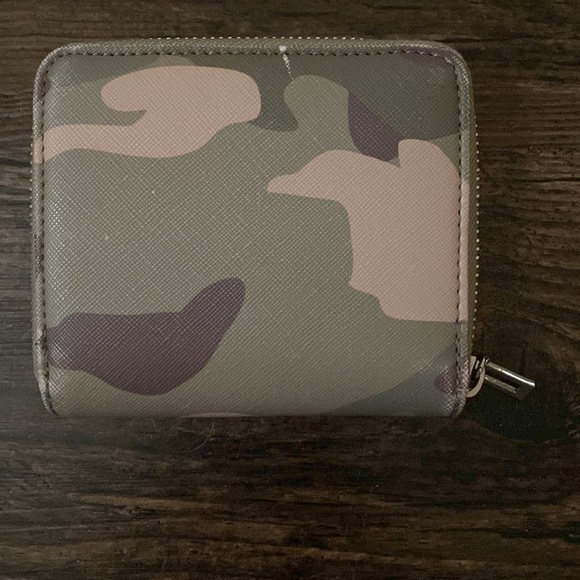 Guess Wallet - Picture 2 of 3